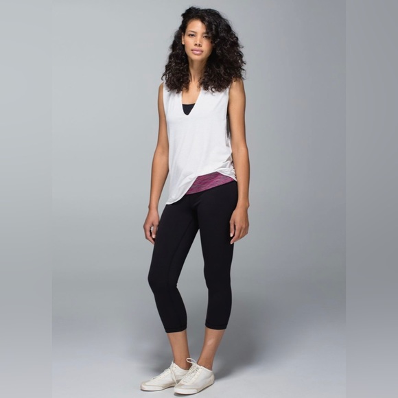 Lululemon Wunder Under Crop
Black/Wee Are From Space Magenta / Jewelled Magenta - Picture 1 of 5